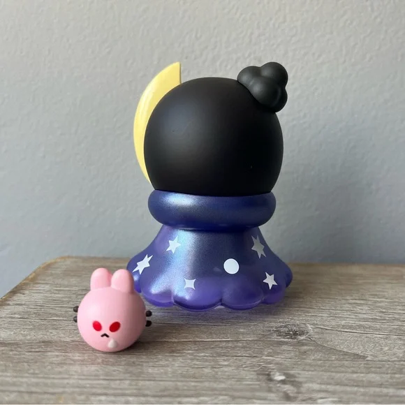 POPMART CRYBABY Crying to the Moon - Half Moon Figurine - Picture 4 of 5